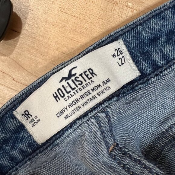 Hollister Curvy High Rise Mom Jeans Patchwork Denim Two Tone Blue Size 26 NWT - Picture 6 of 9